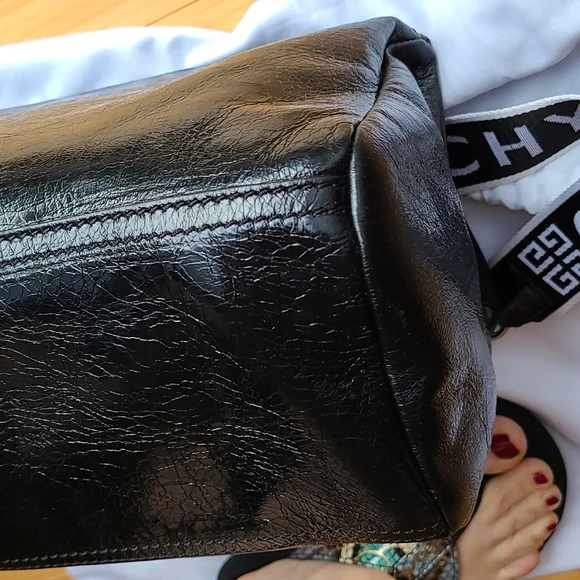 TRADED * Givenchy Crackled Patent 4G Small Pandora Black - Picture 7 of 13